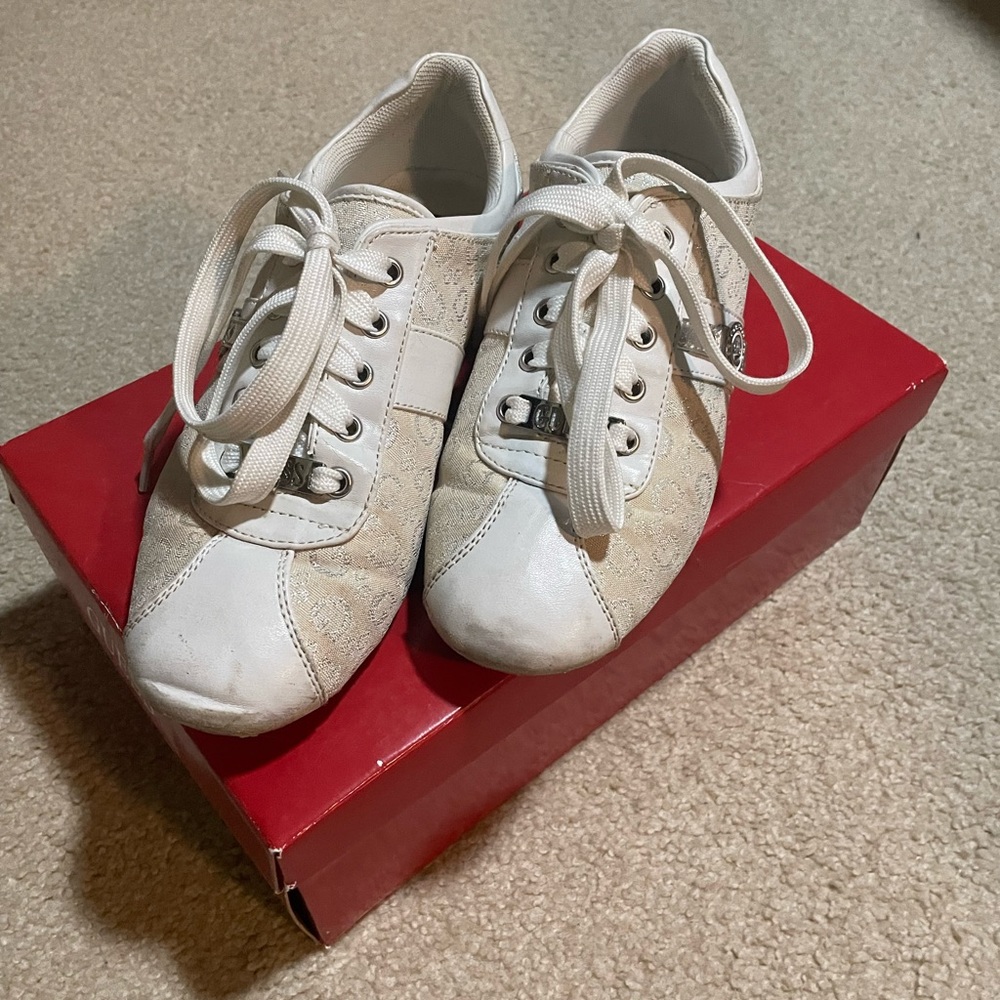 Women’s White Guess sneaker shoes size 7.5